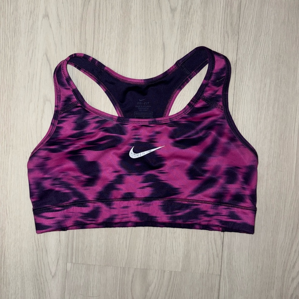 🛍 NIKE purple sports bra size small